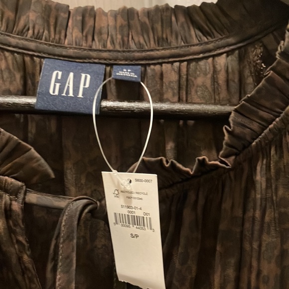 GAP Women’s Ruffle Top Small - Picture 7 of 9